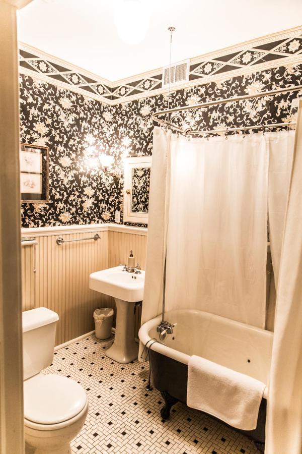 Bed & Breakfast Double Oaks Bed & Breakfast Greensboro